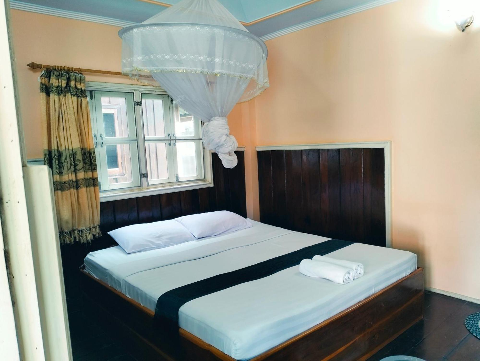 Pan Guest House Donkhone Ban Donsom Exterior photo