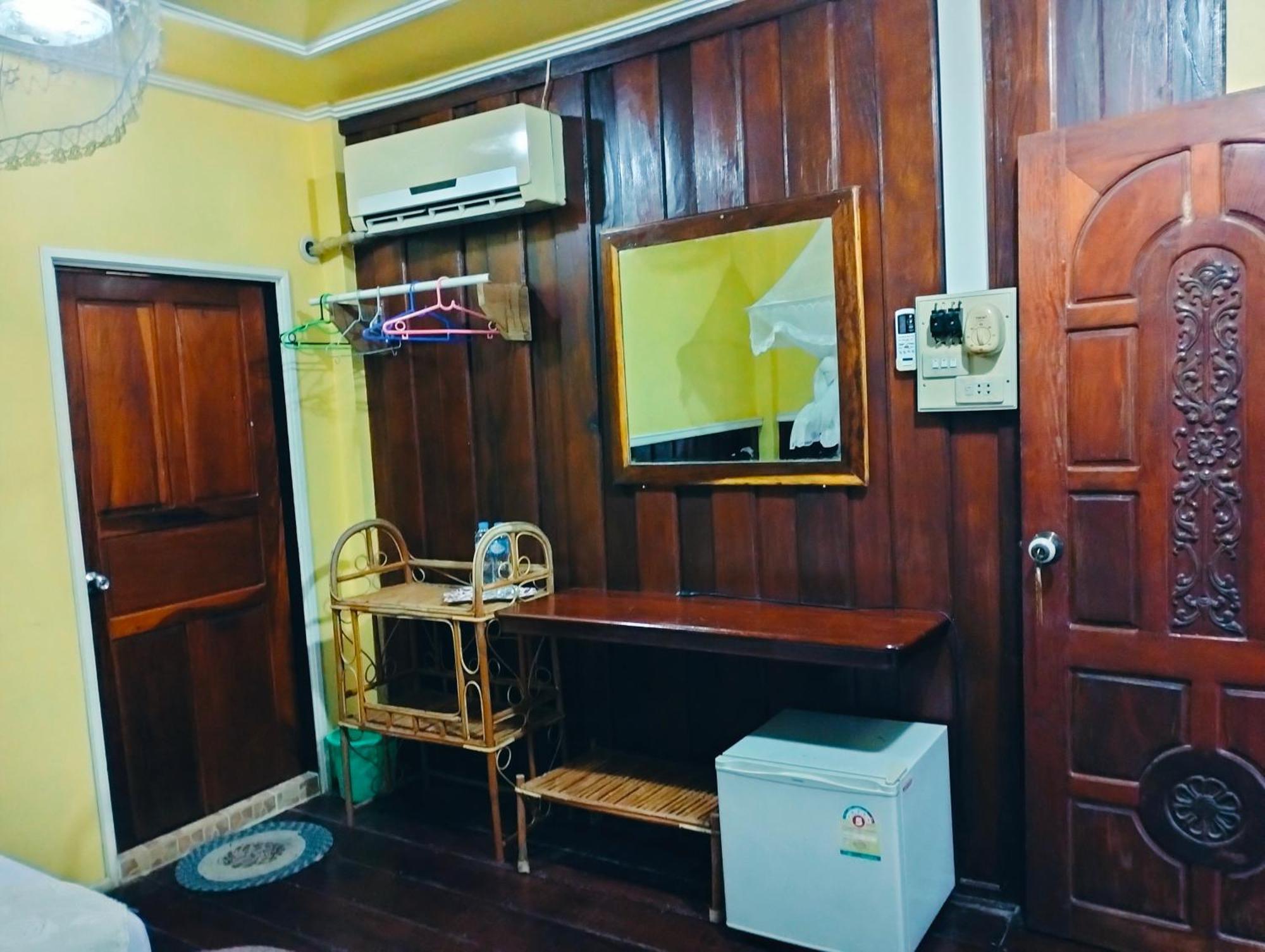 Pan Guest House Donkhone Ban Donsom Exterior photo